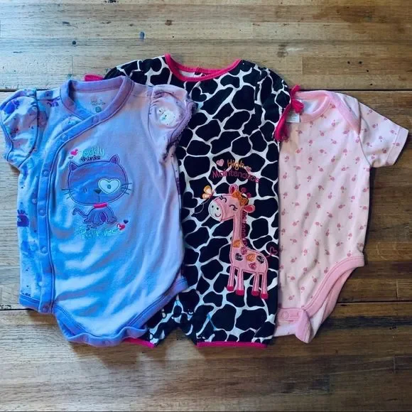Girl onesie bundle - Picture 1 of 7